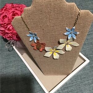 ANTHROPOLOGY Beautiful Floral Necklace.Some Rhinestones set in Flower .🌸 🌺🌷🌻